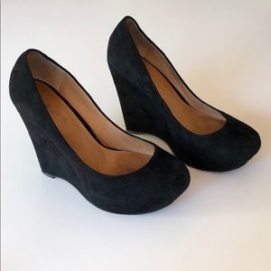 L.A.M.B. Plum Suede Stacked Wedge Pump - Black 7